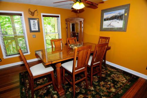 1110 Antler Hill