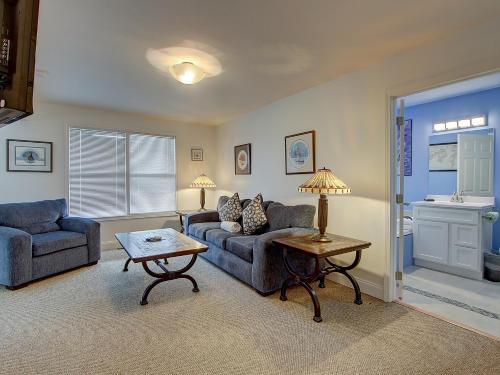 664 King's Way Chalet