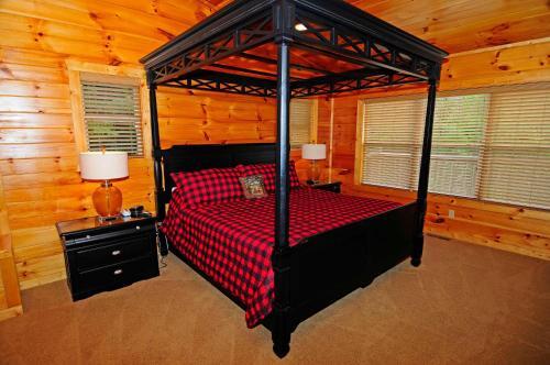 1715 Moonshine Hollow