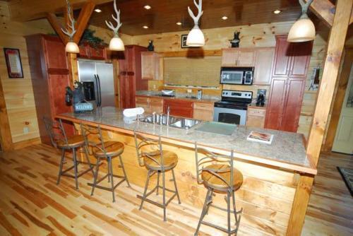 1716 Rainbow's End Lodge