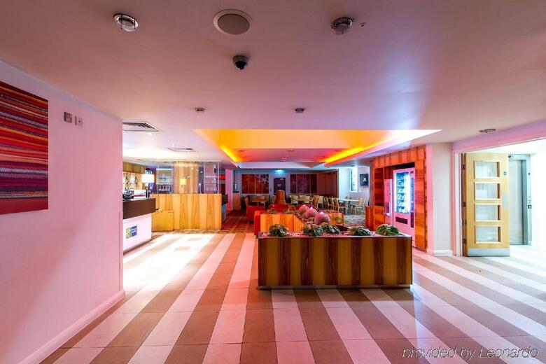 Hotel Holiday Inn Express Watford Junction