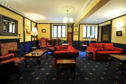 Crown And Cushion Hotel