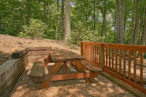 Browns Bear Den #235 - Two Bedroom Cabin