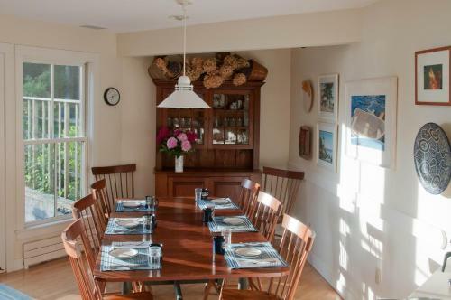 Coveside Bed & Breakfast