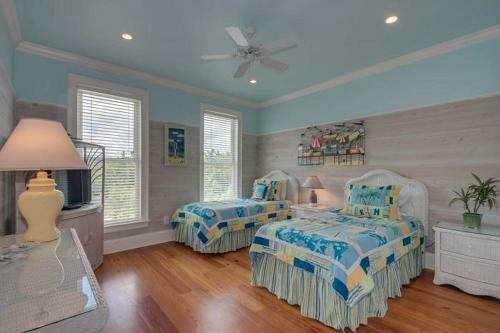 Blue Dolphin Holiday Home #114