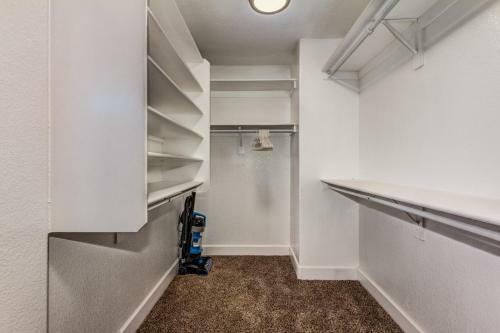 Apartment On East Galveston