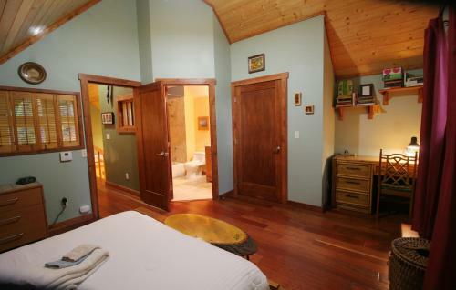 Three Bedroom Cabin - 21