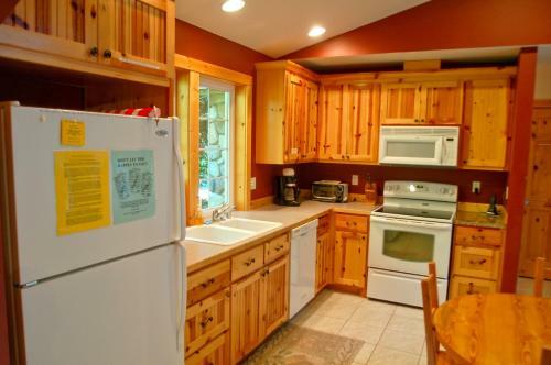 Three Bedroom Cabin - 34