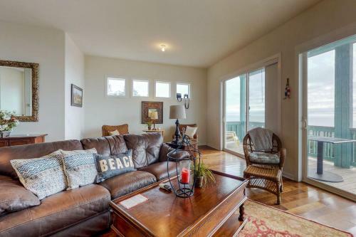 Gold Beach Manor