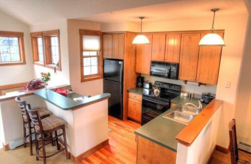 Kicking Horse 3-302 Townhouse