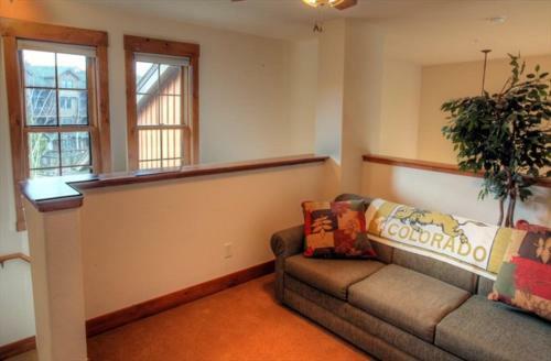 Kicking Horse 3-302 Townhouse
