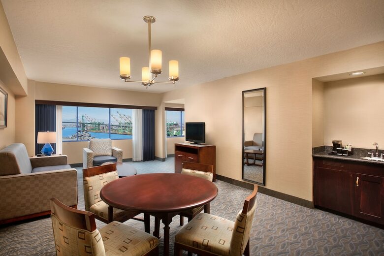 Hotel Crown Plaza Los Angeles Harbor