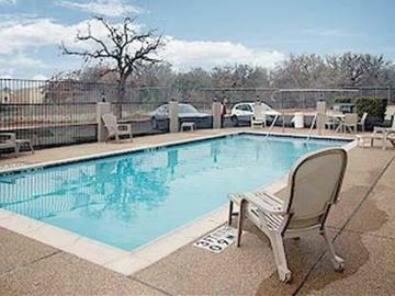 Hotel Comfort Suites Entertainment