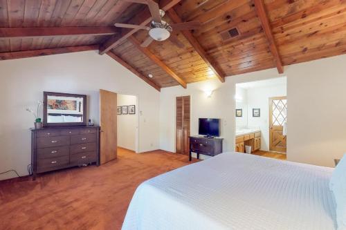 Creekside Cabin