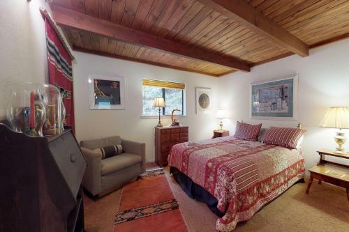 Cozy Chalet (15-013)