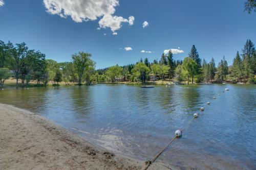 Lake Lodge Beach (04-040)