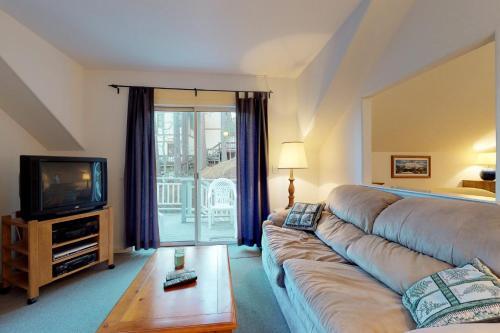 Lakeside Cottage (15-098)