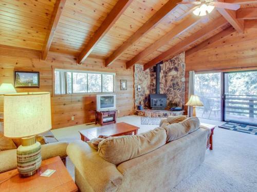 Creekside Retreat (02/386)