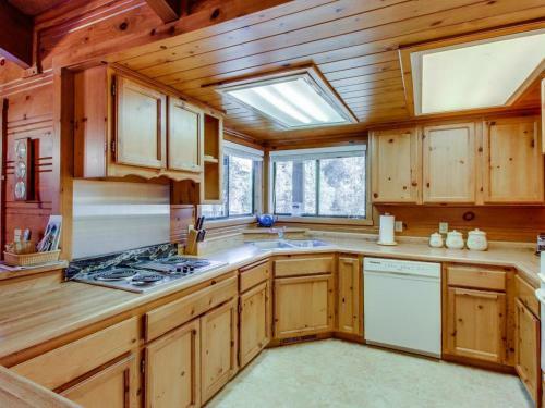 Creekside Retreat (02/386)