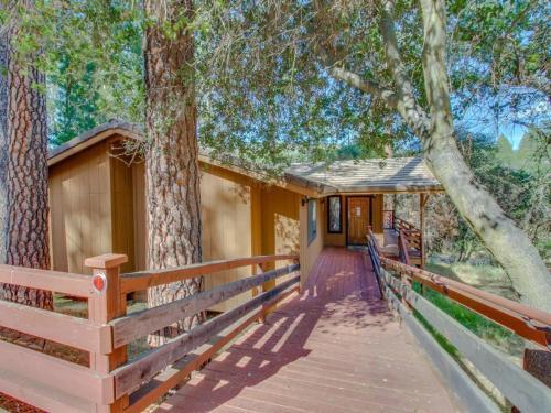 Creekside Retreat (02/386)