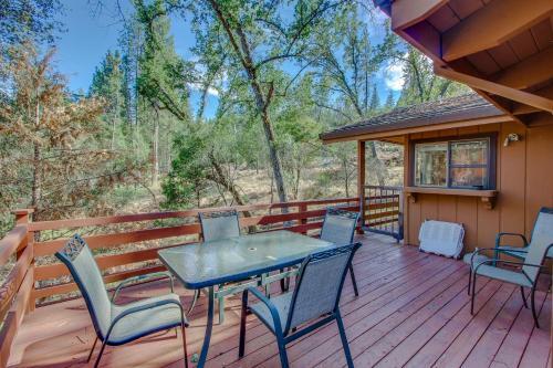 Creekside Retreat (02/386)