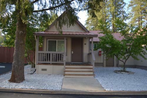 Buck Meadows Lodge