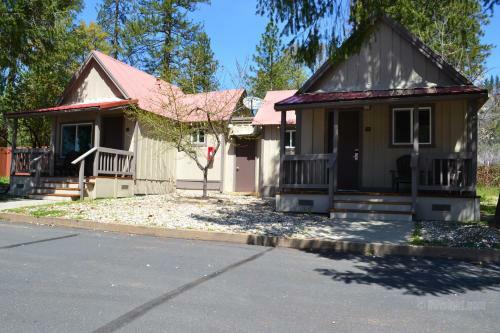 Buck Meadows Lodge
