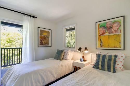 Lazy Lightning Lodge