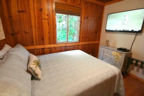 Creekside Cottage