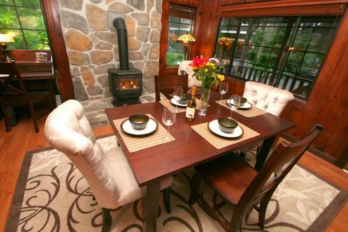 Creekside Cottage