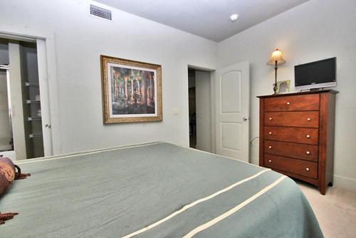 Emerald Greens 3701 Apartment