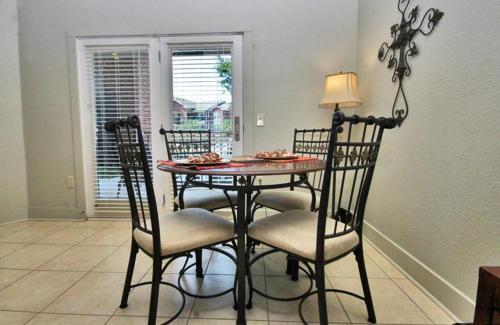 Emerald Greens 3701 Apartment
