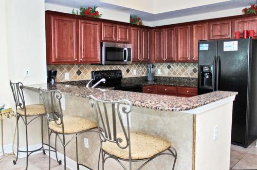 Crystal Shores West 1107 Apartment