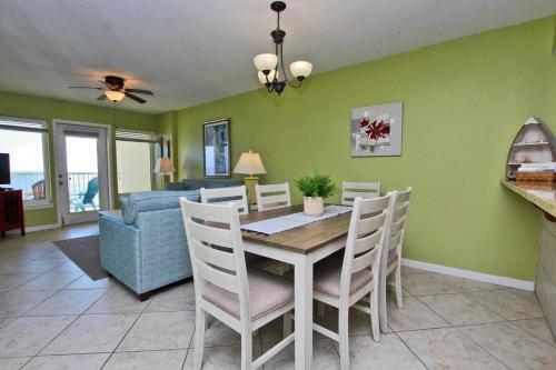 Boardwalk 885 Apartment