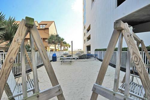 Island Tower 2203 Apartment