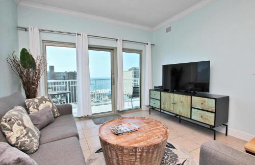 Crystal Tower 701 Apartment