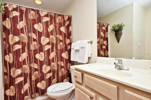 Crystal Shores West 1005 Apartment