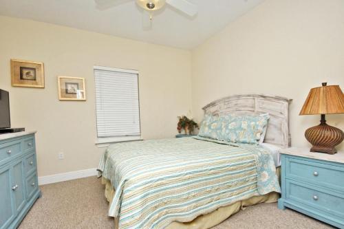 Crystal Shores West 1005 Apartment