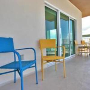 Crystal Shores West 1005 Apartment