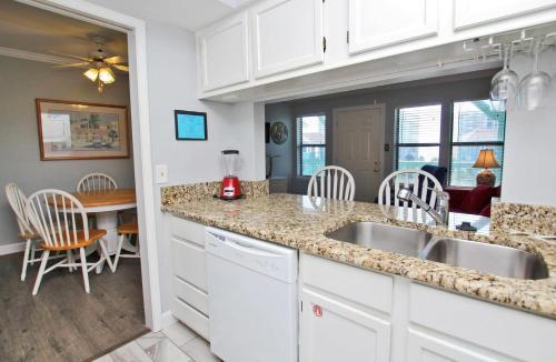 Sea Breeze 312 Apartment