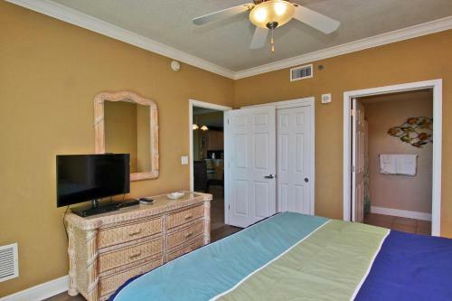 Crystal Shores West 1007 Apartment