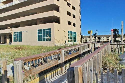 Crystal Shores West 1007 Apartment