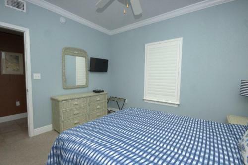 Crystal Shores West 1007 Apartment