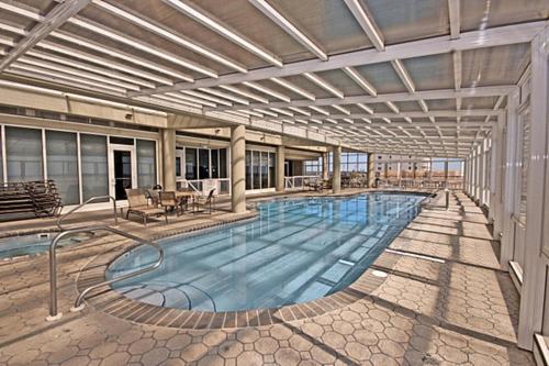 Colonnades 1202 Apartment