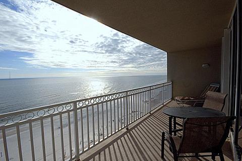 Colonnades 1202 Apartment