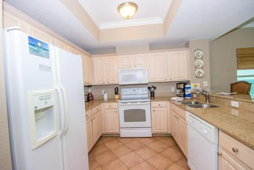 Crystal Shores West 601 Apartment
