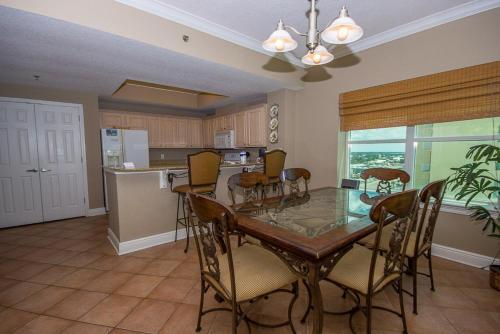 Crystal Shores West 601 Apartment
