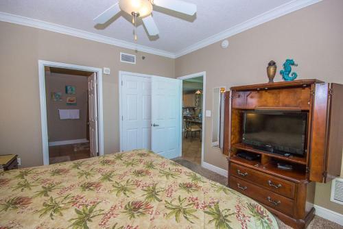 Crystal Shores West 601 Apartment