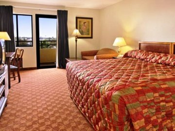 Hotel Ramada Plaza Garden Grove