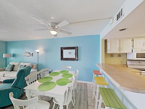 Apartamento 327 E Beach Blvd Condo Unit 5b